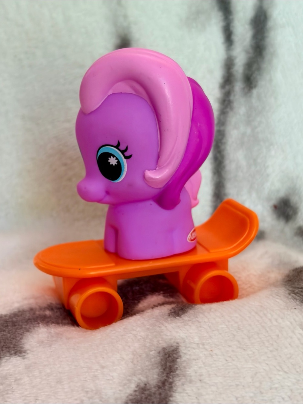 Playskool Friends MLP Wheel Pals (2015) G4 3” Daisy Dreams/Orange Skateboard